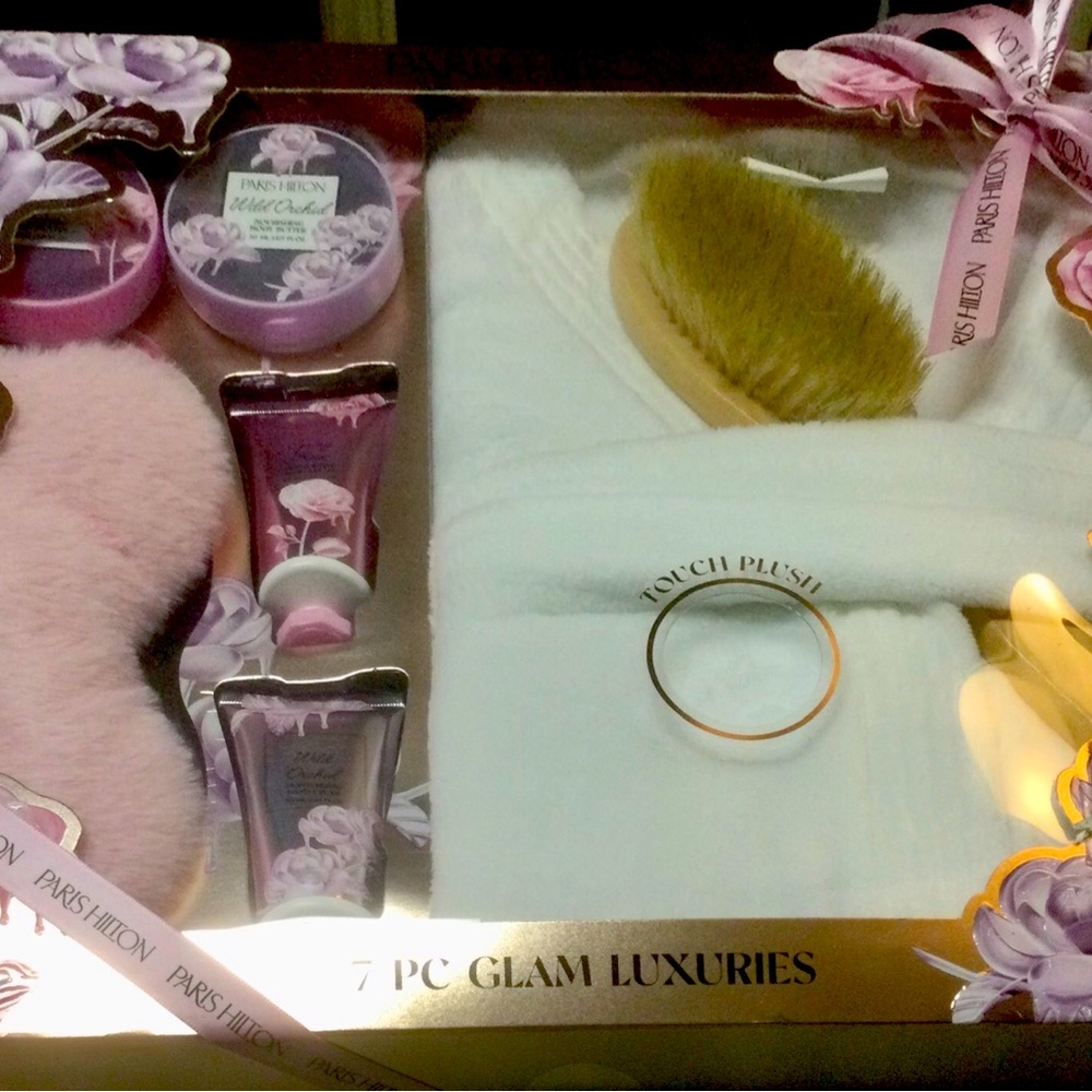 Paris Hilton 7 piece glam luxury spa day set